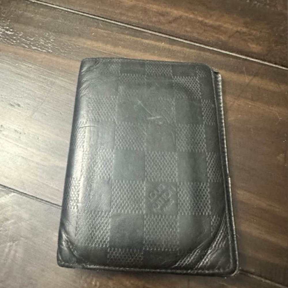 Louis Vuitton Damien Infiniti  Black Wallet this is a 100% Authentic